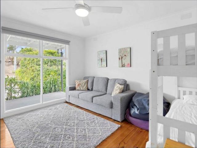 Charming family home Fursnished or unfurnished!