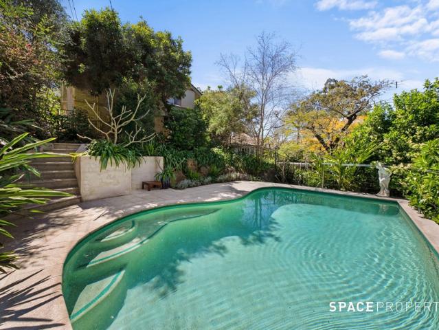 Charming Family Home In Taringa