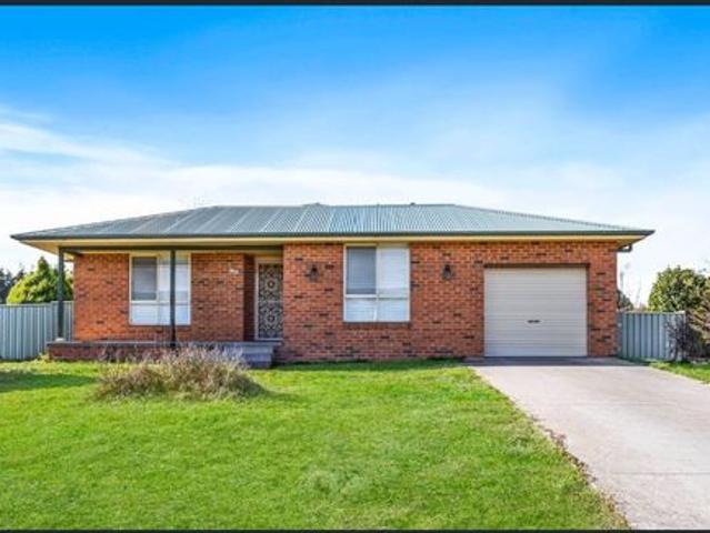 Charming Family Home in the Heart of Oberon