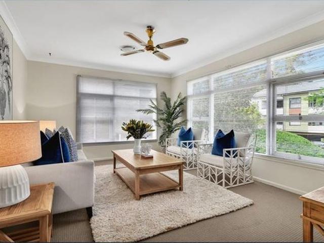 CHARMING FAMILY HOME IN A CONVENIENT LOCATION