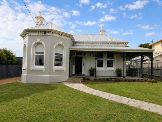 CHARMING FAMILY HOME IN A GREAT LOCATION