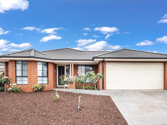 Charming Family Home in a Quiet Cul De Sac!