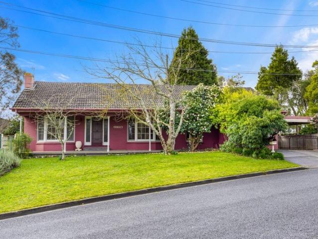 CHARMING FAMILY HOME IN BALLARAT NORTH
