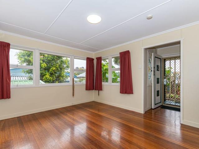Charming Family Home in Carina Heights