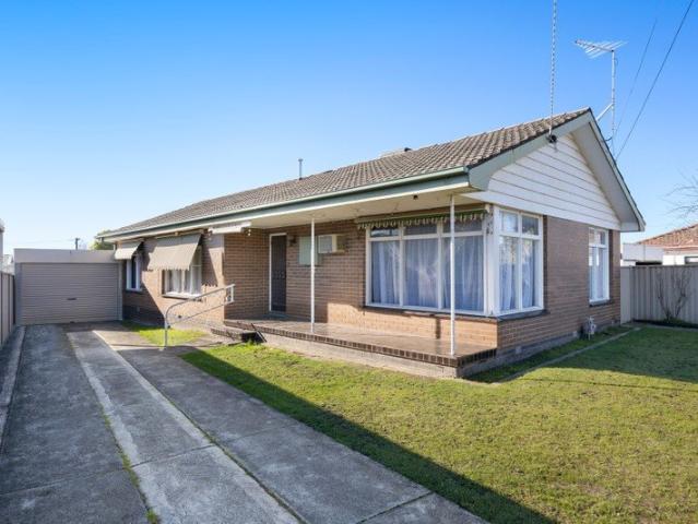 Charming Family Home in Convenient Wendouree Location