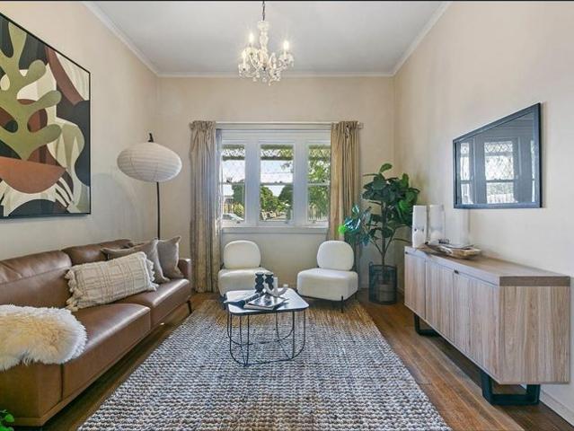 CHARMING FAMILY HOME,IN HEART OF PRESTON
