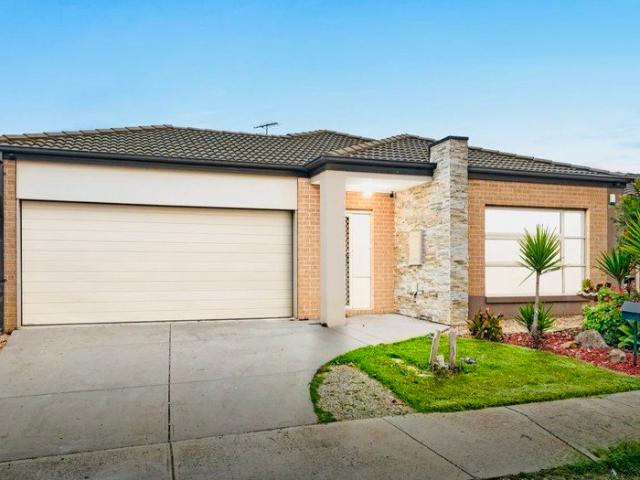 Charming Family Home in Highland Estate Craigieburn !