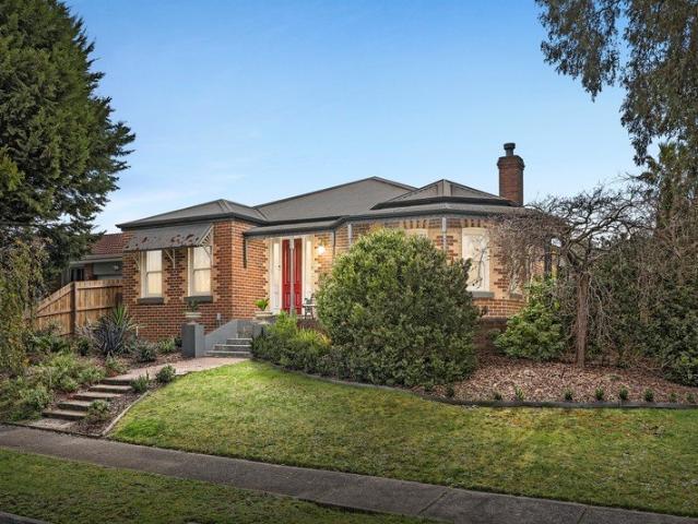 Charming Family Home in Lakewood Estate