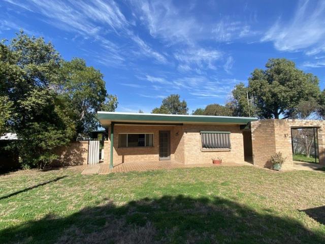 Charming Family Home in Narromine Your Perfect Retreat Awaits!