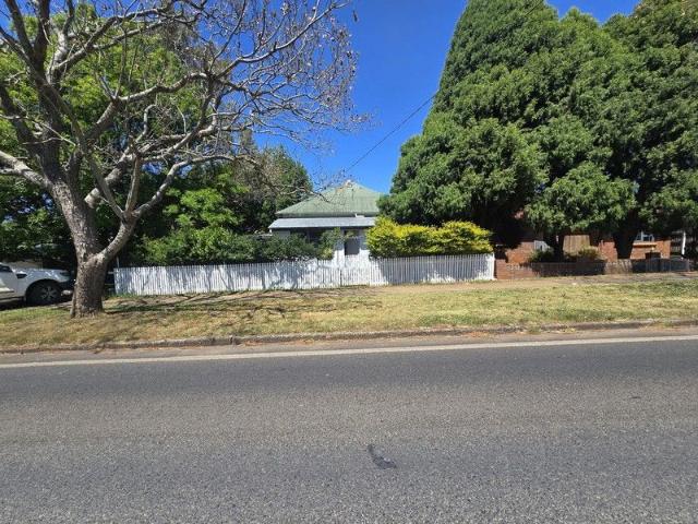 Charming Family Home in Newtown Awaits!