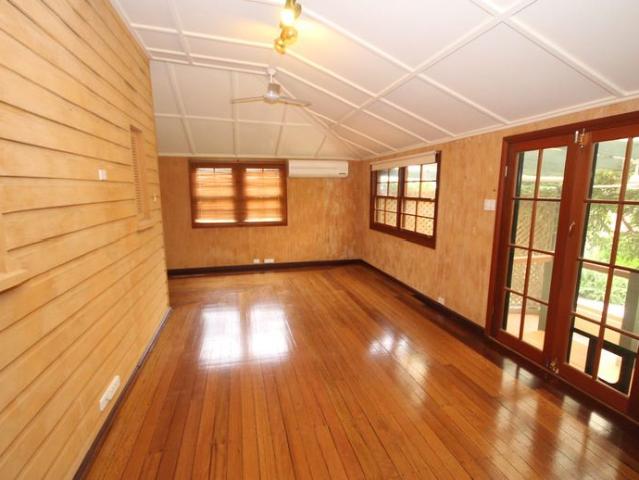 CHARMING FAMILY HOME IN PRIME LOCATION