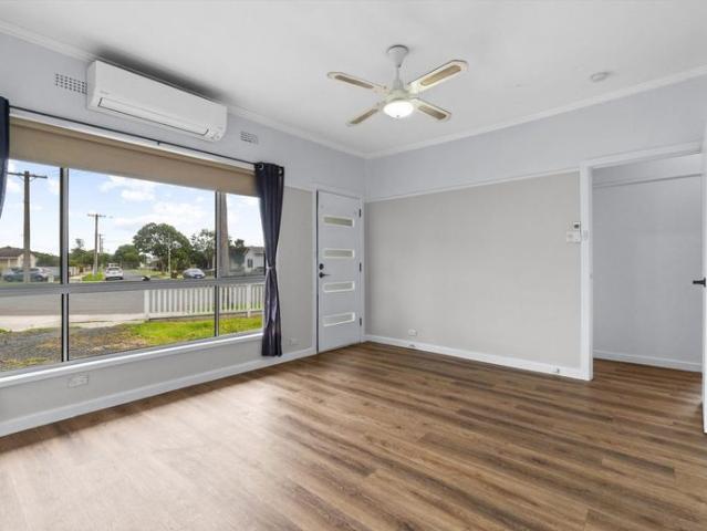 Charming Family Home in Quiet Court Location with Spacious Backyard