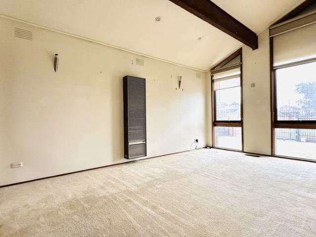 Charming Family Home in quiet Clayton South location