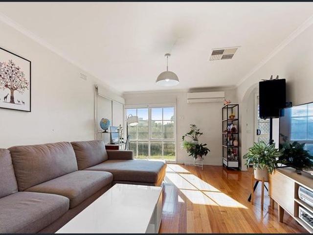 Charming Family Home in St Albans!