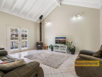 Charming Family Home Now Available for Rent!