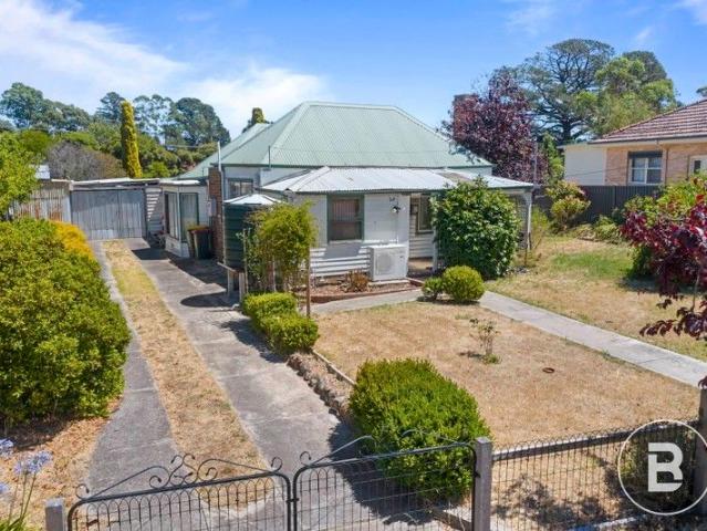 CHARMING FAMILY HOME ON A GRAND BLOCK WITH EXCITING DEVELOPMENT POTENTIAL