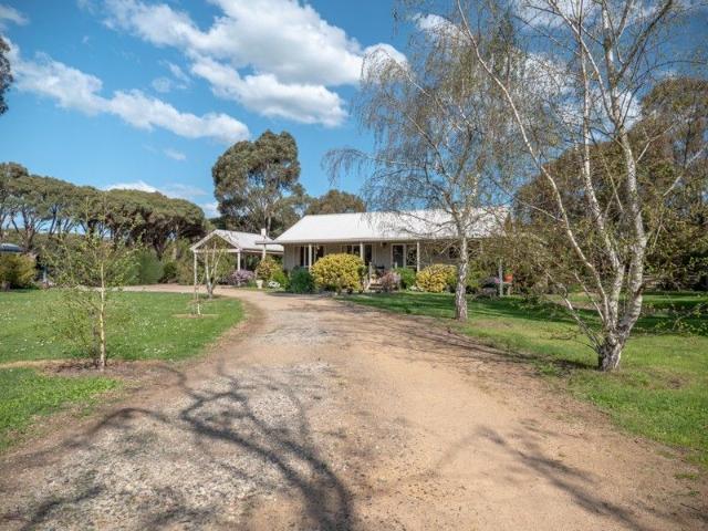 Charming Family Haven in Bass Your Dream Awaits!