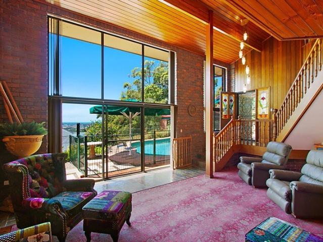 Charming Family Haven with Pool & Tennis Court Pet Friendly