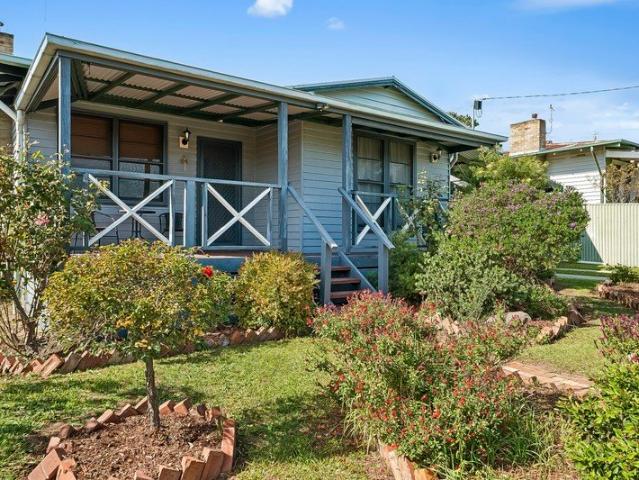 Charming Family Living on 710m² Space, Warmth & Lifestyle in the Heart of Seymour