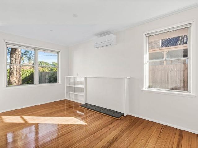 Charming Family Living in a Convenient Thomson Location