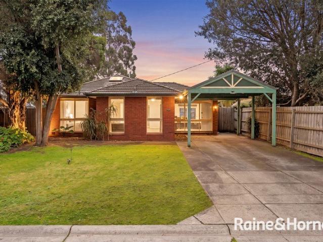 Charming Family Living in a Peaceful Court Location