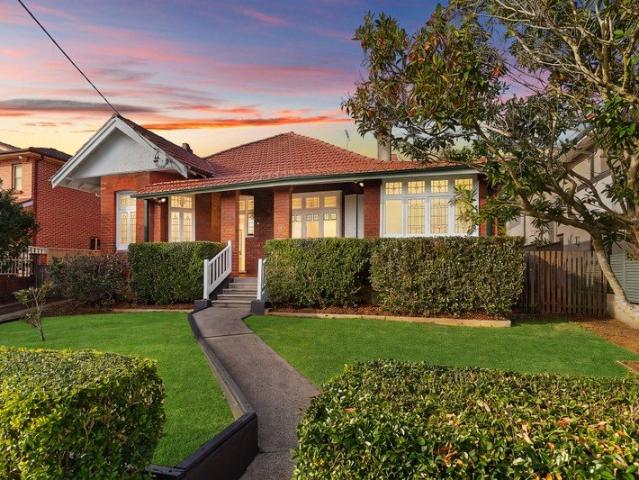 Charming Family Living, Walk to Chatswood Convenience