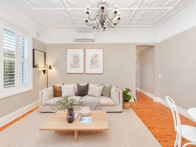 Charming family Semi with Sunny North Facing Garden and Flexible Studio space