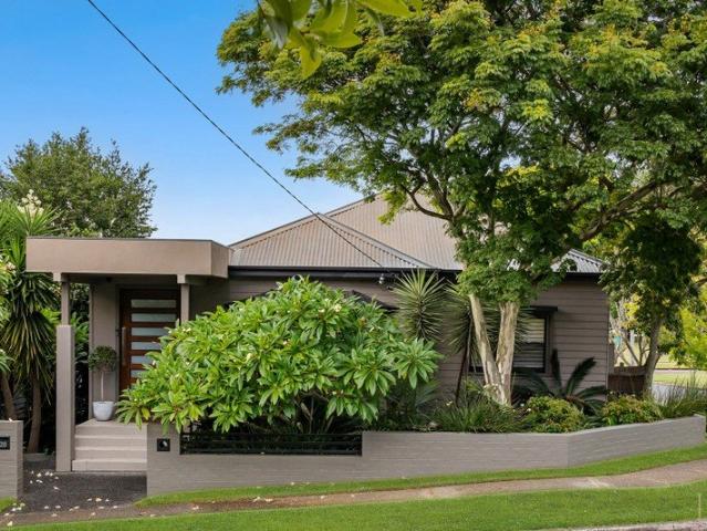 Charming Family Retreat 100m from New Lambton Village