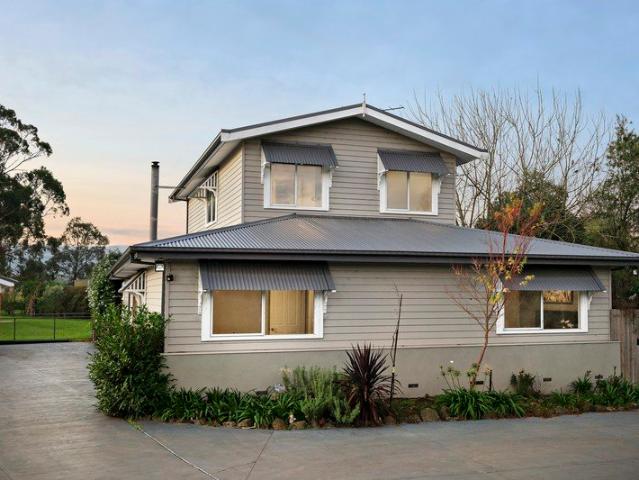 Charming Family Retreat with Expansive Grounds