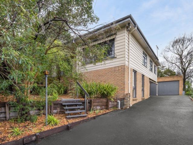 Charming Family Retreat in Ringwood North
