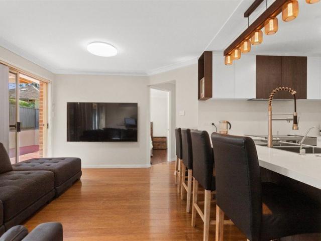 Charming Family Villa in a Peaceful Peakhurst Pocket
