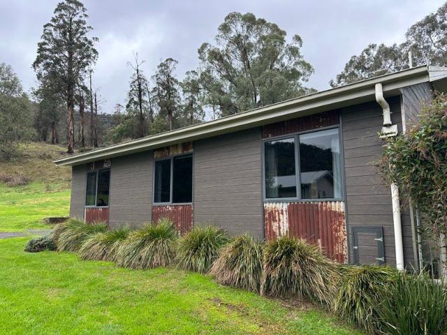 Charming farm home with a bushland backdrop 12 Month Lease