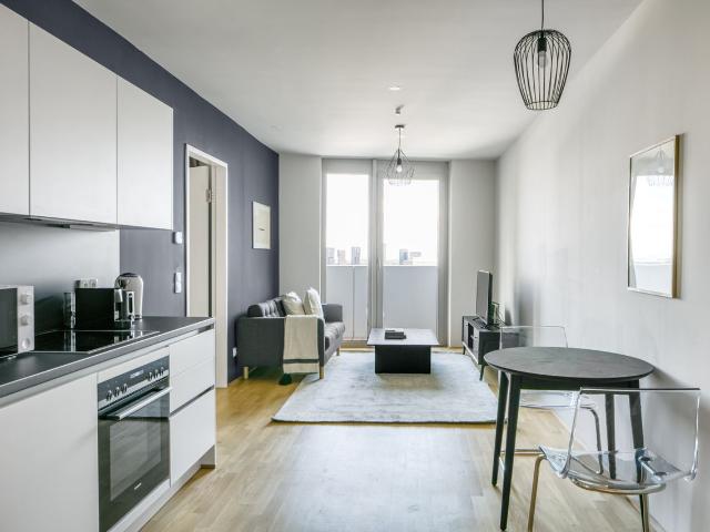 Charming Favoriten 1BR w/ Gym & Elevator, steps to Metro, Vienna Amsterdam Apartments for Rent