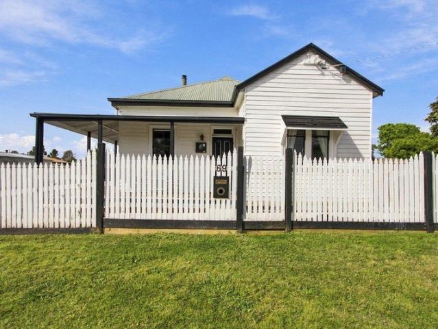 Charming Federation Cottage with Character