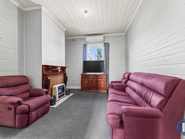 Charming Federation Gem Packed with Potential!