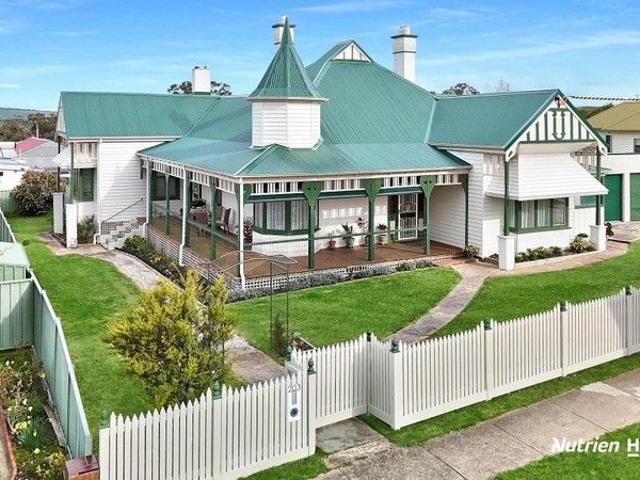 Charming Federation Style Home, Circa 1870s
