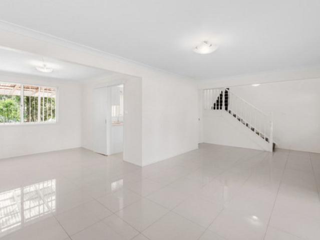 Charming Four Bedroom Family Retreat In Quakers Hill