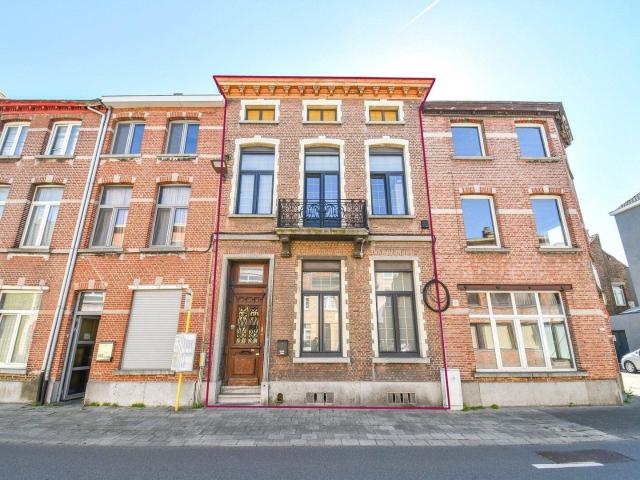 Charming four bedroom townhouse with a terrace