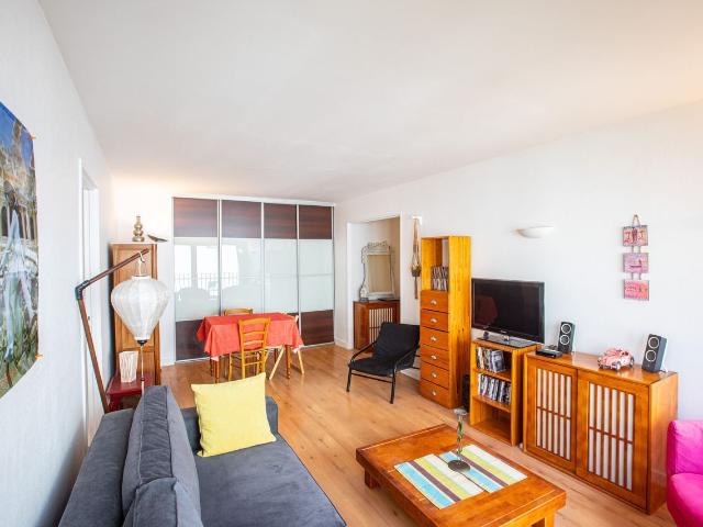 Charming flat in a quiet Courtyard, Paris Amsterdam Apartments for Rent