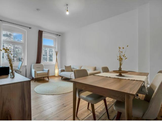 Charming Flat in Prenzlauer Berg – Light Filled, Newly Renovated, Berlin Amsterdam Apartments for Rent