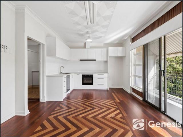 Charming Flat with Water Views in Ascot