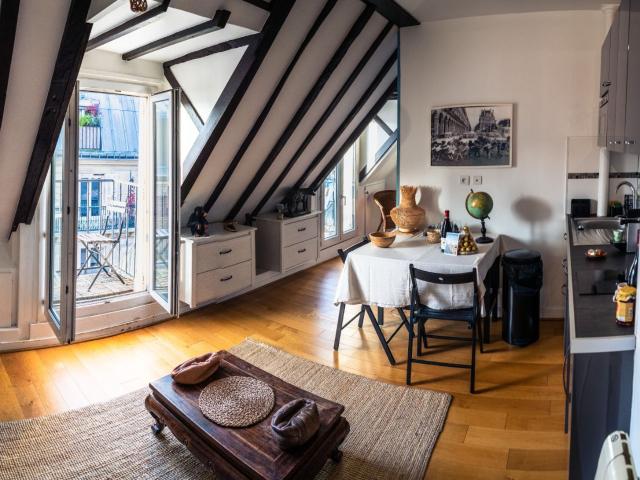 Charming flat with views in Montmartre
