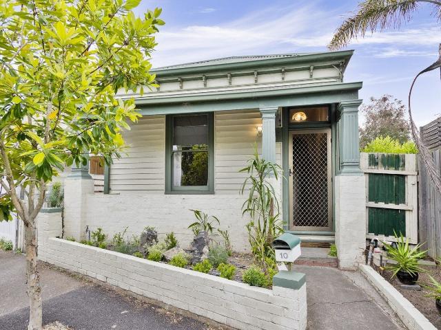Charming Flemington Home with Private Courtyard