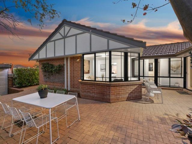 Charming free standing home in prized pocket