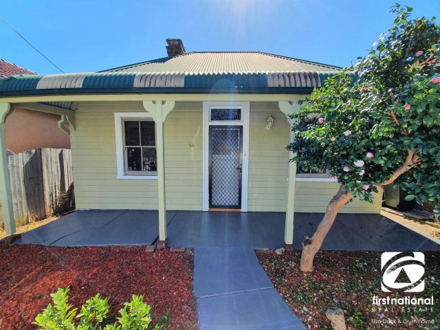 Charming Freestanding 3 Bedroom Family Home + Separate Office/Storage