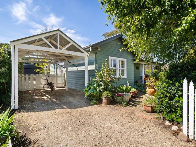 Charming French Provincial Cottage on 718sqm