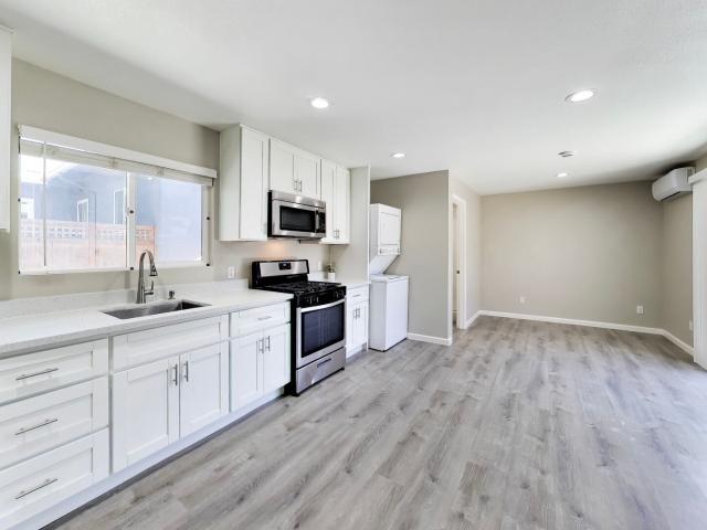 Charming & Functional Studio ADU with Private Patio, In Unit Laundry & Parking