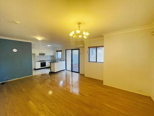 Charming Full Brick Townhouse With N/E Aspect