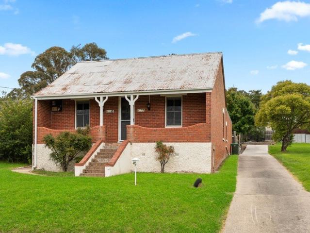 Charming Fully Furnished 3 Bedroom Home Move In Ready!