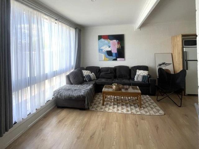 Charming Fully Furnished 2 Bedroom Unit